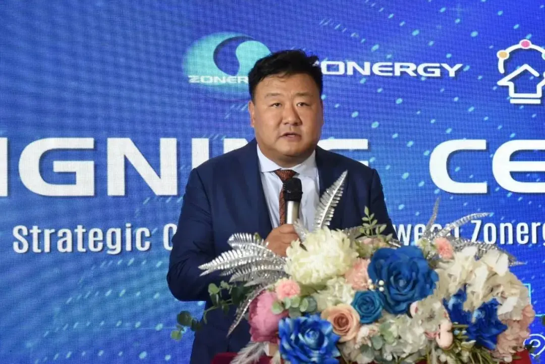 Pan Guo wygłosił przemówienie podczas ceremonii podpisania