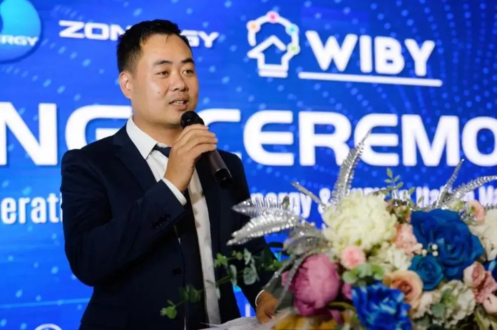 Na cerimônia de assinatura, Dai Zhiguang, CEO da WIBY, fez um discurso
